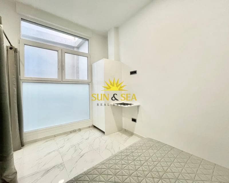 1 soverom Leilighet til leie i Torrevieja - € 900 (Ref: 9380716)