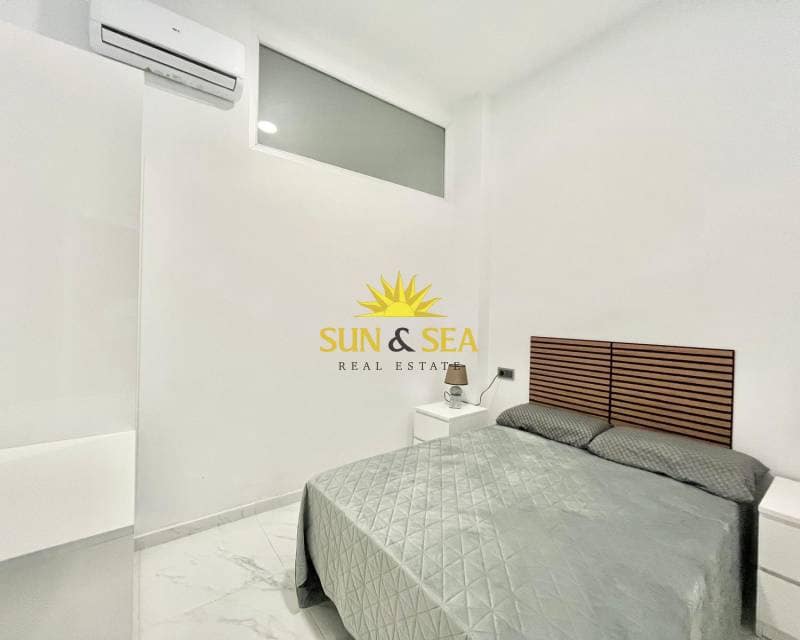 Appartement de 1 chambre à louer à Torrevieja - 800 € (Ref: 9380717)