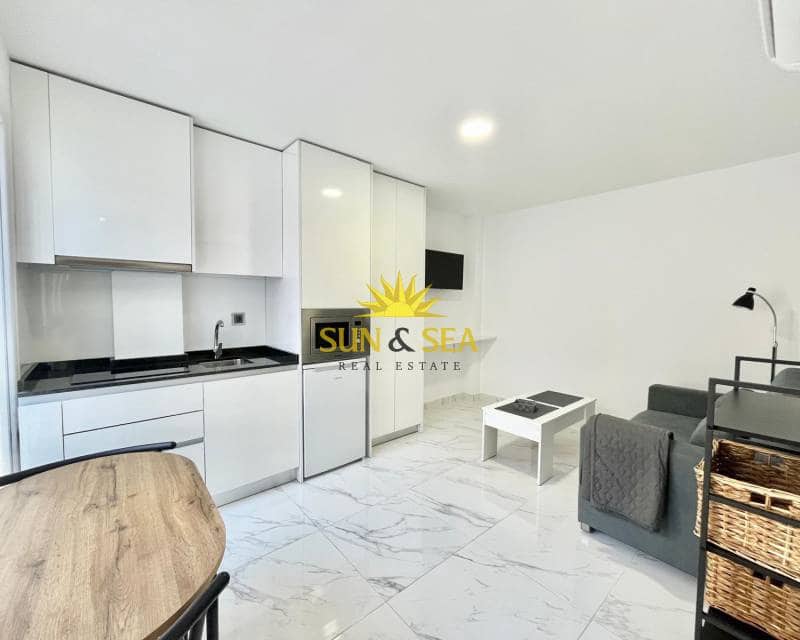 Appartement de 1 chambre à louer à Torrevieja - 650 € (Ref: 9383260)