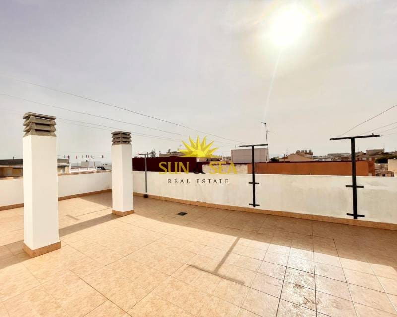 2 bedroom Apartment for rent in Los Alcazares with garage - € 650 (Ref: 9383881)