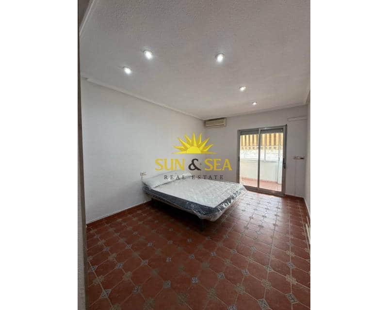 3 bedroom Apartment for rent in Elda - € 700 (Ref: 9389936)