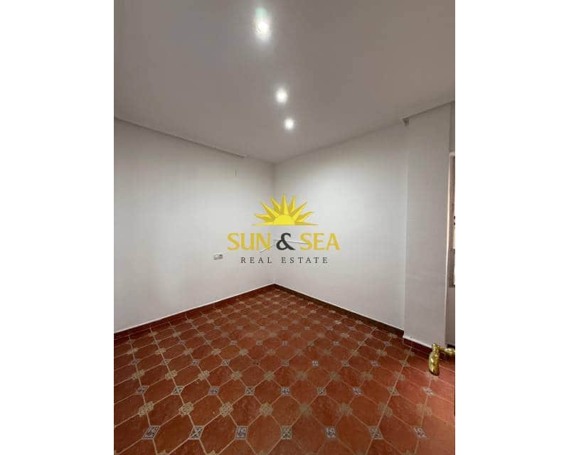 3 bedroom Apartment for rent in Elda - € 700 (Ref: 9389936)