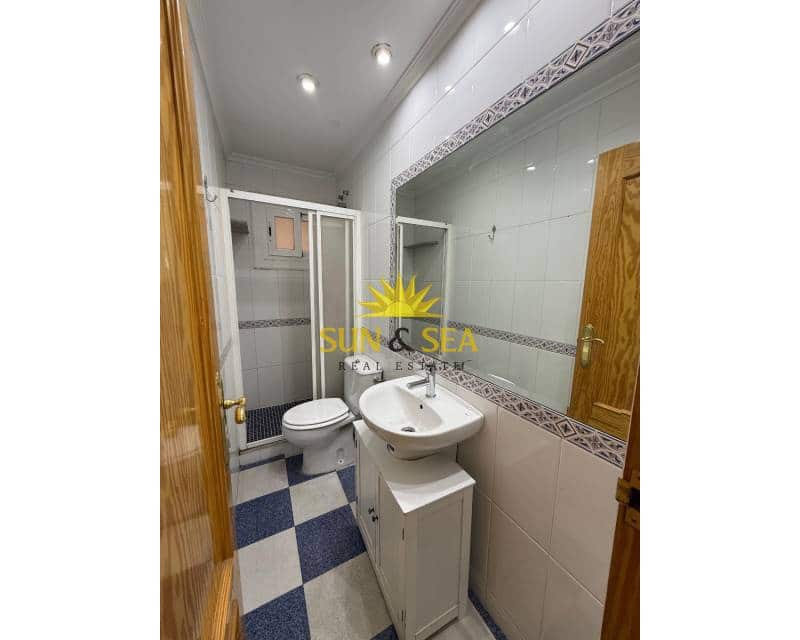 3 bedroom Apartment for rent in Elda - € 700 (Ref: 9389936)