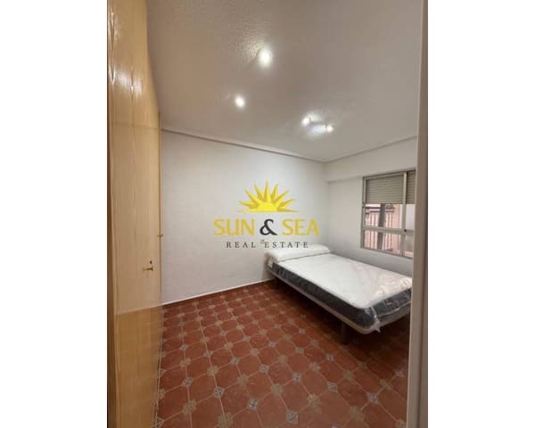 3 bedroom Apartment for rent in Elda - € 700 (Ref: 9389936)