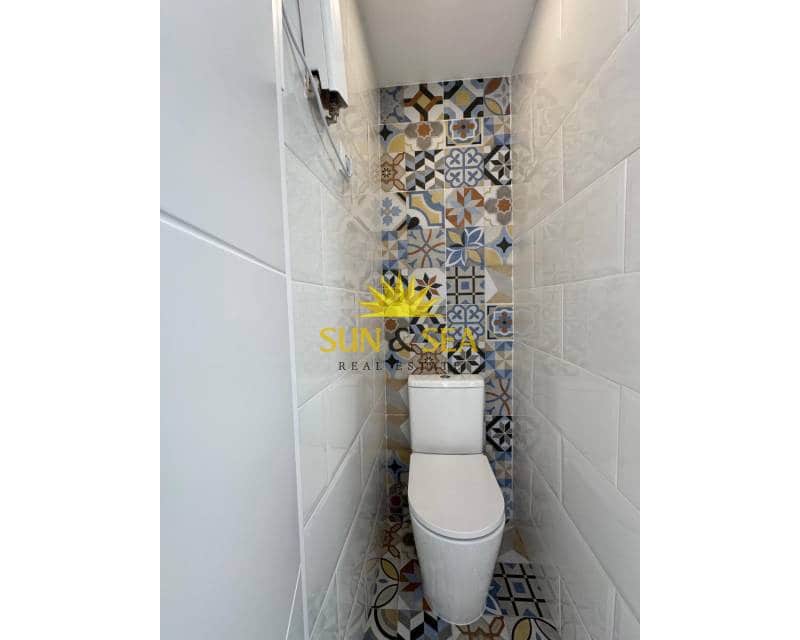 5 chambre Appartement à vendre à Torrevieja - 186 000 € (Ref: 9395435)