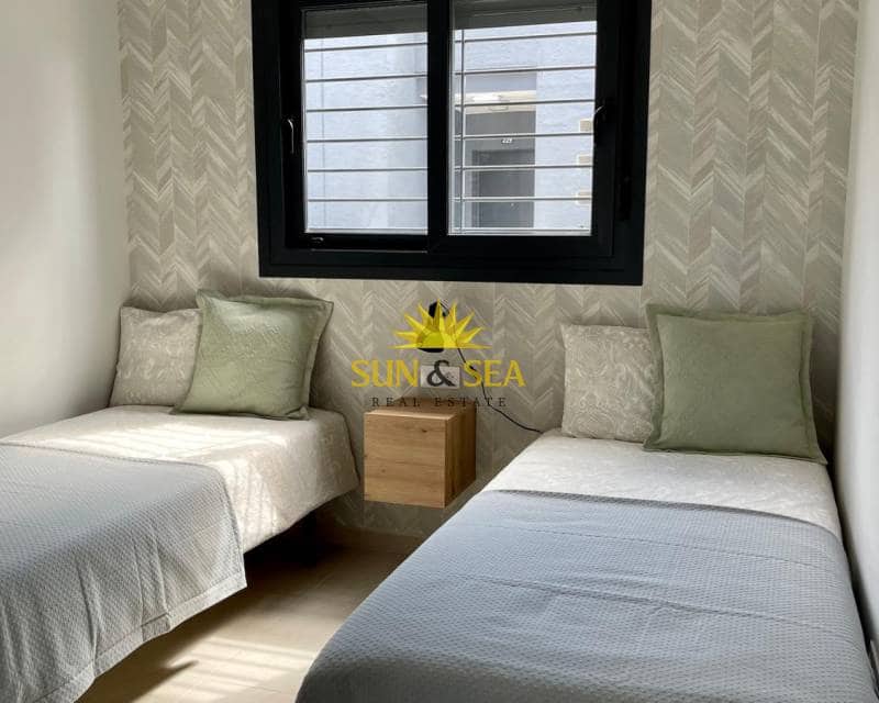 Penthouse de 2 chambres à louer à Playa Flamenca avec piscine garage - 1 800 € (Ref: 9396751)