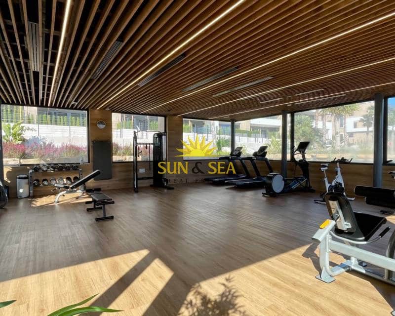 Penthouse de 2 chambres à louer à Playa Flamenca avec piscine garage - 1 800 € (Ref: 9396751)