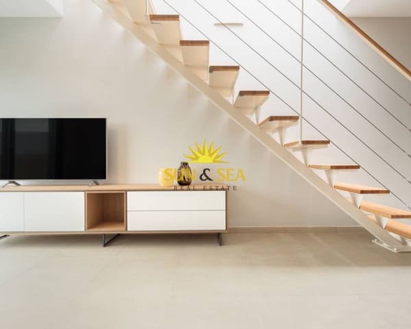 2 soveværelse Penthouse til leje i Playa Flamenca, Orihuela med swimmingpool garage - € 1.800 (Ref: 9396751)