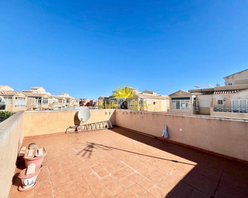 2 camera da letto Villa da affittare in Torrevieja con piscina garage - 1.250 € (Rif: 9396846)