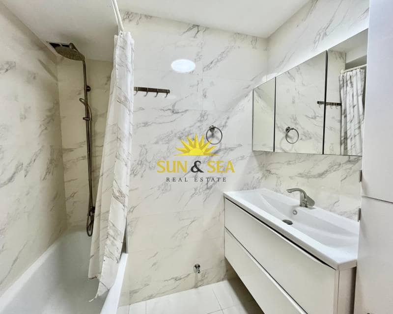 3 sypialnia Apartament na sprzedaż w Torrevieja - 200 000 € (Ref: 9397889)