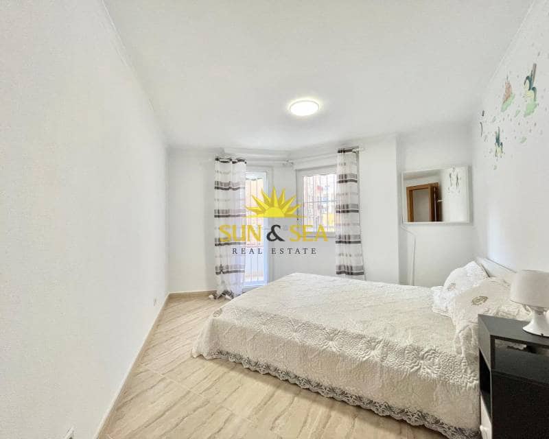 3 sypialnia Apartament na sprzedaż w Torrevieja - 200 000 € (Ref: 9397889)