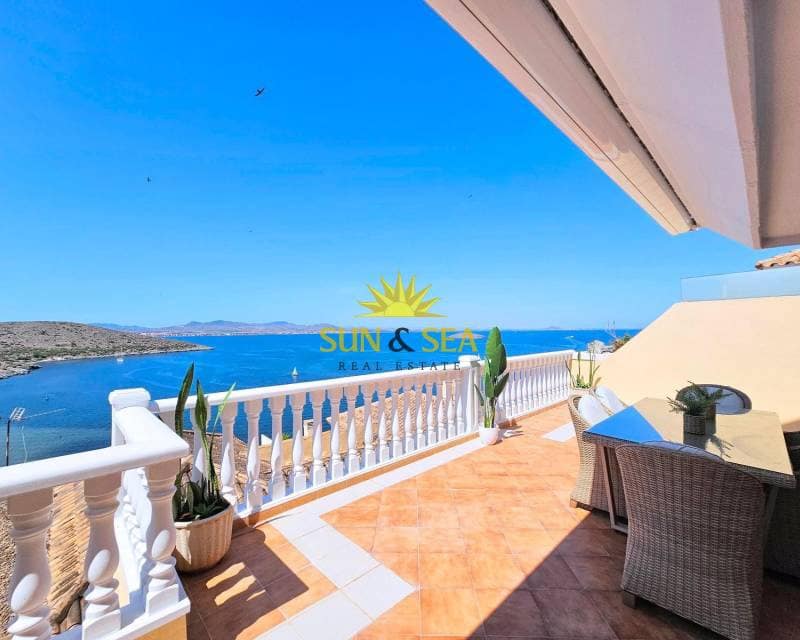 4 soveværelse Lejlighed til leje i La Manga del Mar Menor med swimmingpool - € 3.000 (Ref: 9400164)