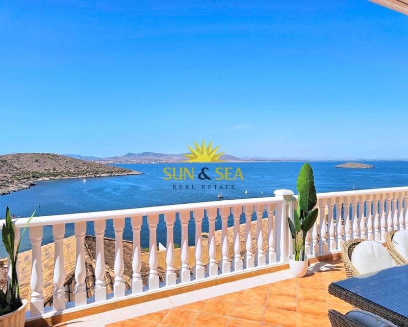 4 soveværelse Lejlighed til leje i La Manga del Mar Menor med swimmingpool - € 3.000 (Ref: 9400164)