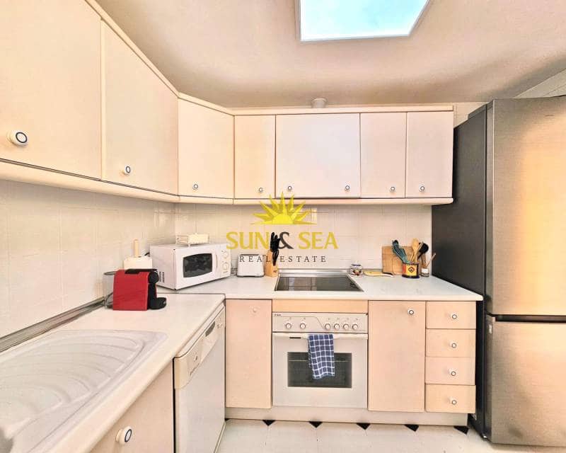 4 soveværelse Lejlighed til leje i La Manga del Mar Menor med swimmingpool - € 3.000 (Ref: 9400164)