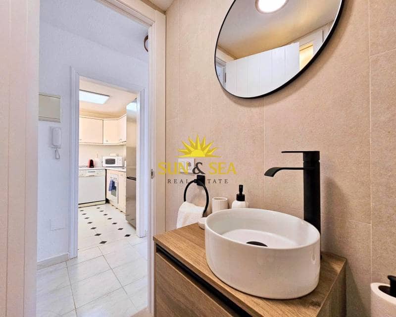 4 soveværelse Lejlighed til leje i La Manga del Mar Menor med swimmingpool - € 3.000 (Ref: 9400164)