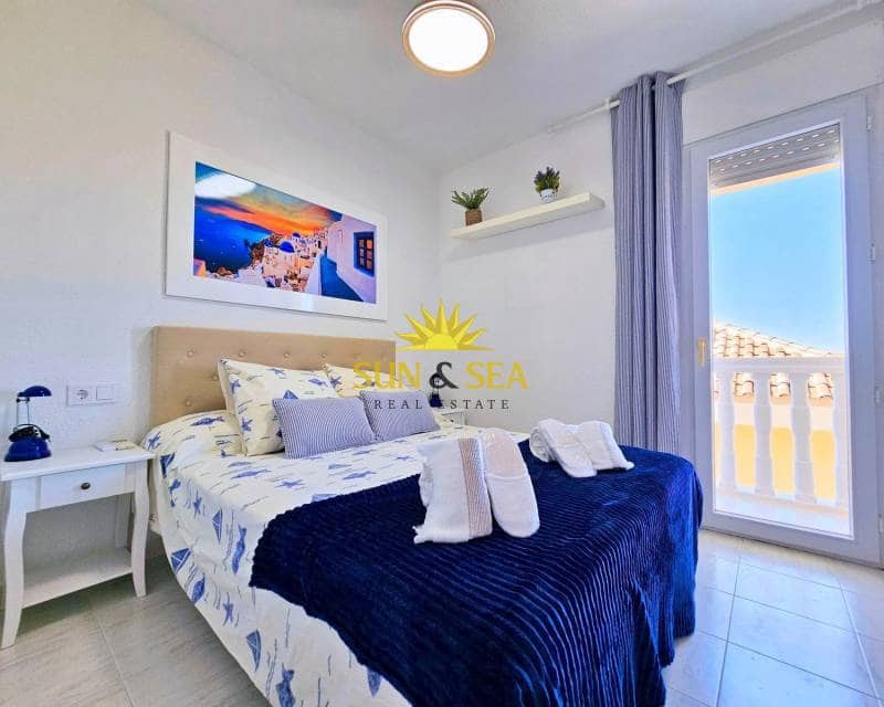 4 soveværelse Lejlighed til leje i La Manga del Mar Menor med swimmingpool - € 3.000 (Ref: 9400164)