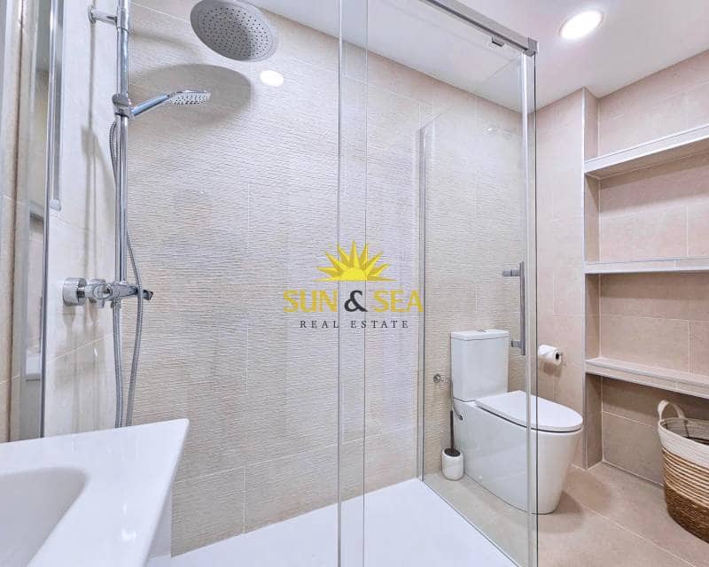 4 soveværelse Lejlighed til leje i La Manga del Mar Menor med swimmingpool - € 3.000 (Ref: 9400164)