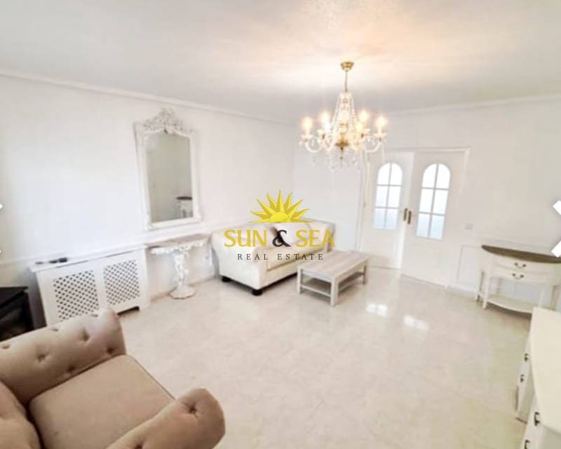 Chalet de 3 habitaciones en Benijófar en venta - 189.995 € (Ref: 9401071)