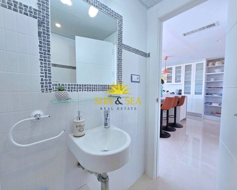 3 sypialnia Apartament do wynajęcia w La Manga del Mar Menor z basenem garażem - 2 800 € (Ref: 9401074)
