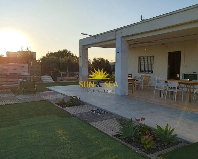 3 makuuhuone Huvila vuokrattavana paikassa Elche / Elx - 1 400 € (Ref: 9401782)