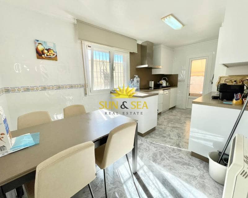 3 makuuhuone Huvila myytävänä paikassa Santiago de la Ribera mukana 
autotalli - 450 000 € (Ref: 9402630)