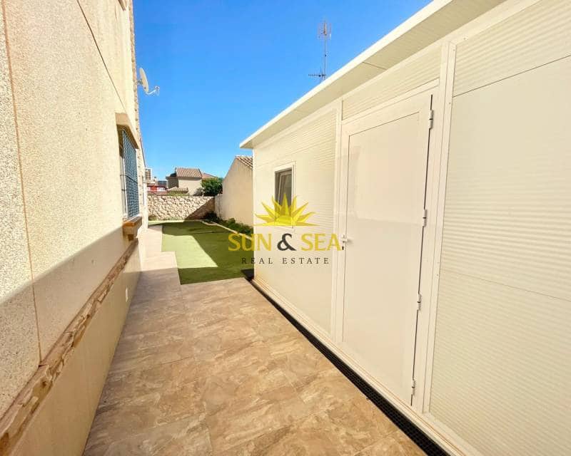 3 makuuhuone Huvila myytävänä paikassa Santiago de la Ribera mukana 
autotalli - 450 000 € (Ref: 9402630)