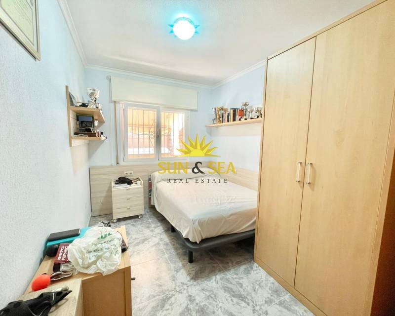 3 makuuhuone Huvila myytävänä paikassa Santiago de la Ribera mukana 
autotalli - 450 000 € (Ref: 9402630)