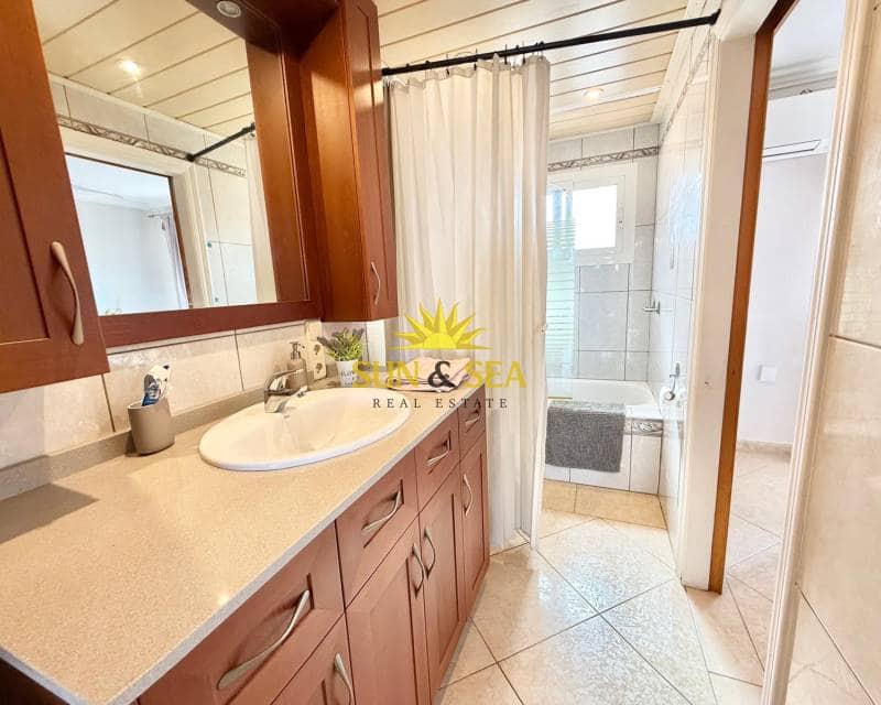 Apartamento de 1 habitación en La Manga del Mar Menor en alquiler con piscina - 700 € (Ref: 9404696)