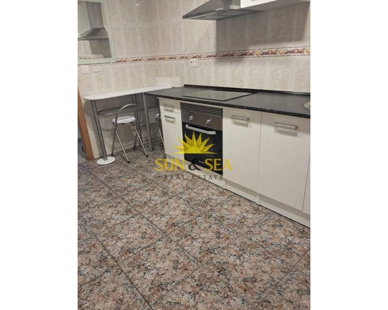 2 bedroom Apartment for rent in Guardamar del Segura - € 800 (Ref: 9409406)