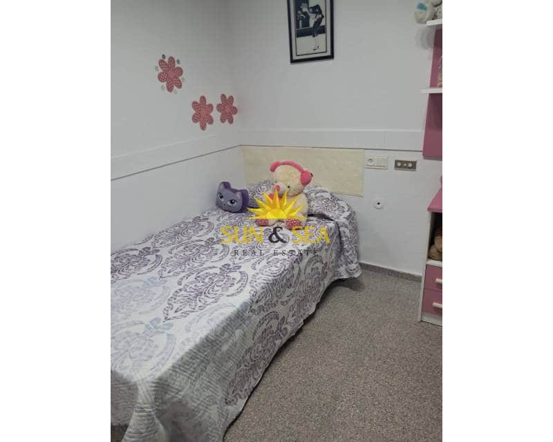 2 bedroom Apartment for rent in Guardamar del Segura - € 800 (Ref: 9409406)