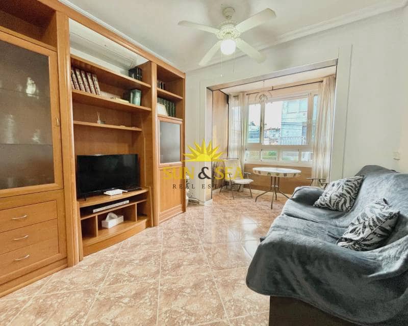 2 slaapkamer Appartement te huur in Torrevieja - € 600 (Ref: 9409408)