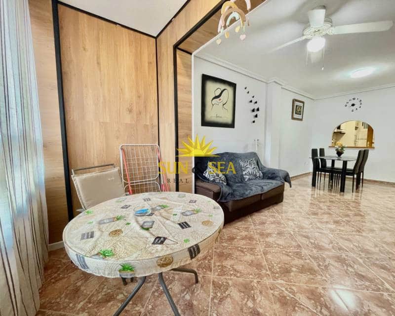 2 slaapkamer Appartement te huur in Torrevieja - € 600 (Ref: 9409408)