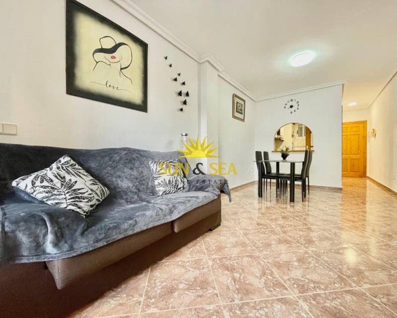 2 slaapkamer Appartement te huur in Torrevieja - € 600 (Ref: 9409408)