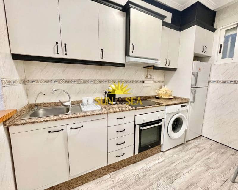 2 slaapkamer Appartement te huur in Torrevieja - € 600 (Ref: 9409408)