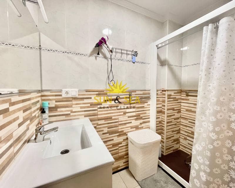 2 slaapkamer Appartement te huur in Torrevieja - € 600 (Ref: 9409408)