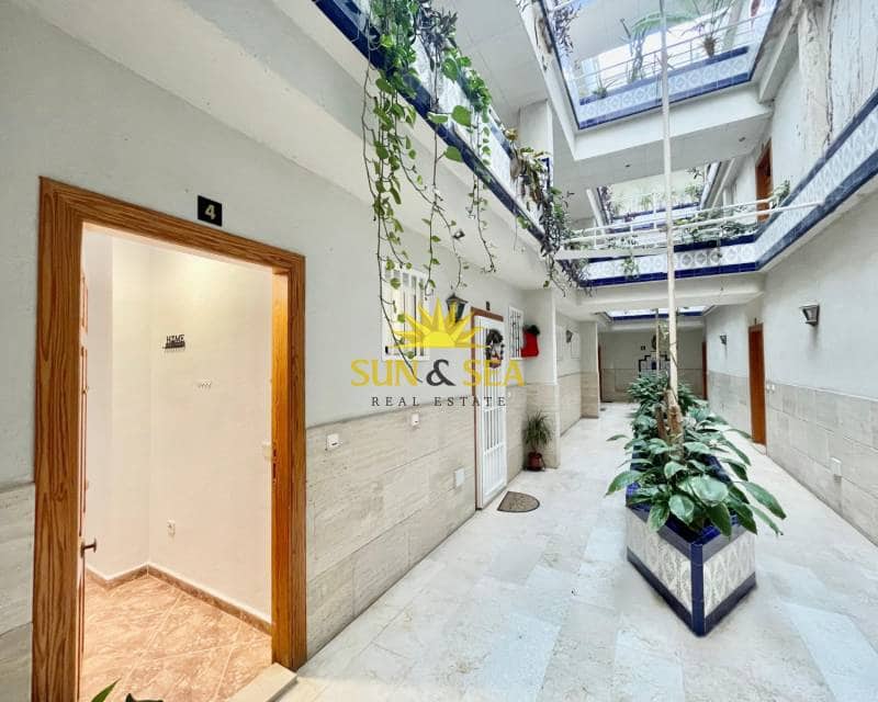 2 slaapkamer Appartement te huur in Torrevieja - € 600 (Ref: 9409408)