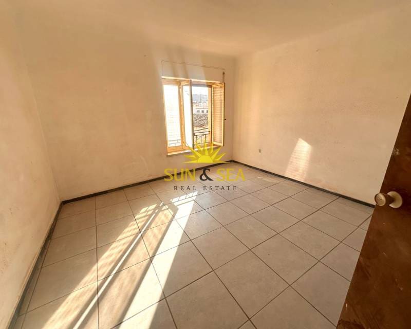 3 soveværelse Lejlighed til salg i Alicante by - € 51.900 (Ref: 9410247)