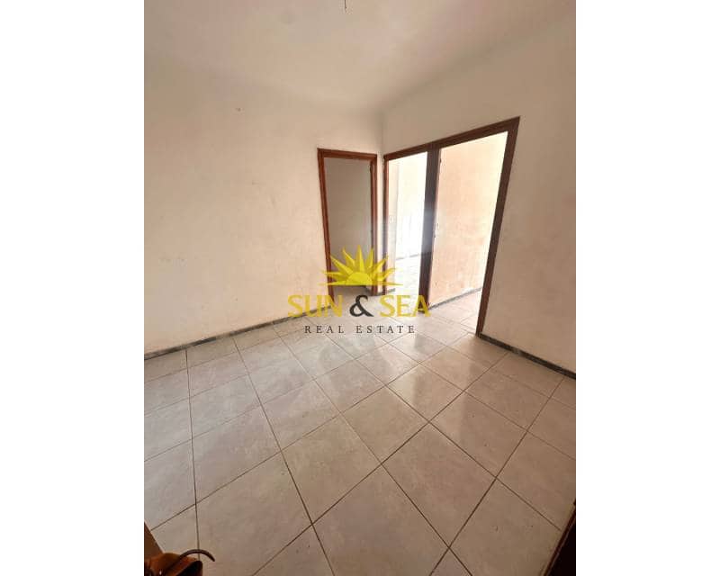 3 soveværelse Lejlighed til salg i Alicante by - € 51.900 (Ref: 9410247)