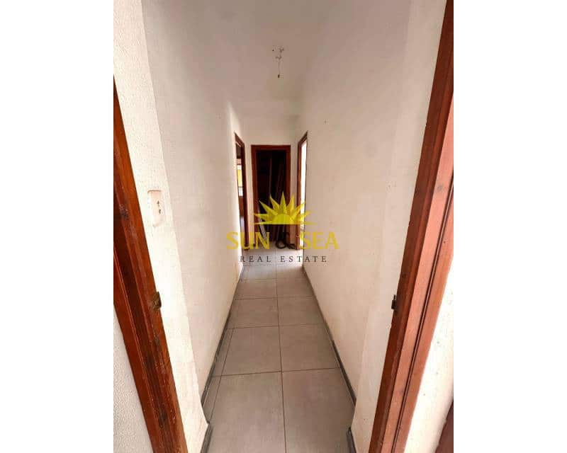 3 soveværelse Lejlighed til salg i Alicante by - € 51.900 (Ref: 9410247)