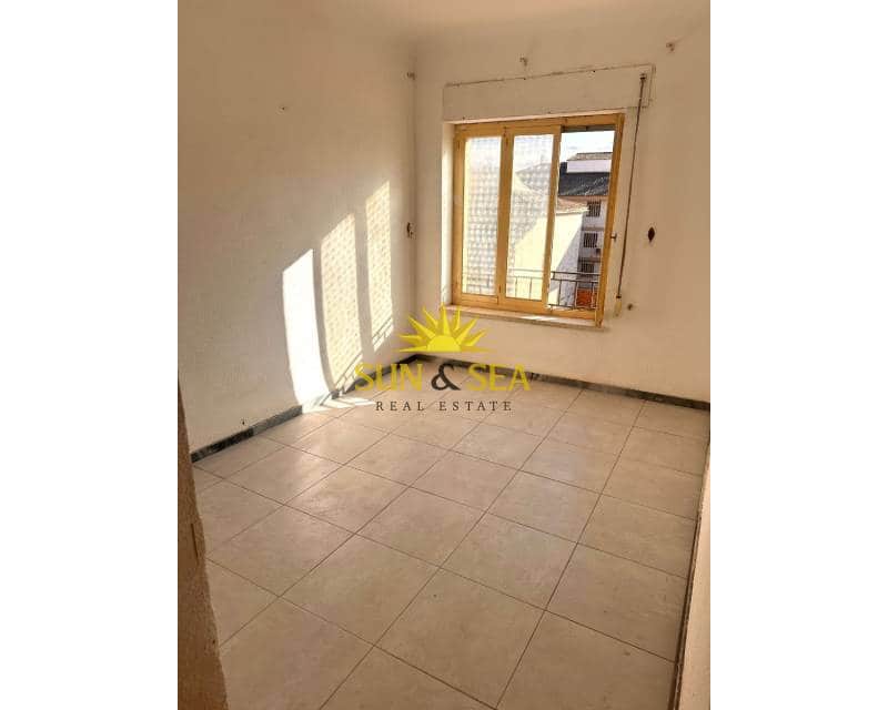 3 soveværelse Lejlighed til salg i Alicante by - € 51.900 (Ref: 9410247)