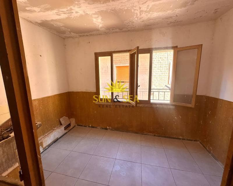 3 soveværelse Lejlighed til salg i Alicante by - € 51.900 (Ref: 9410247)