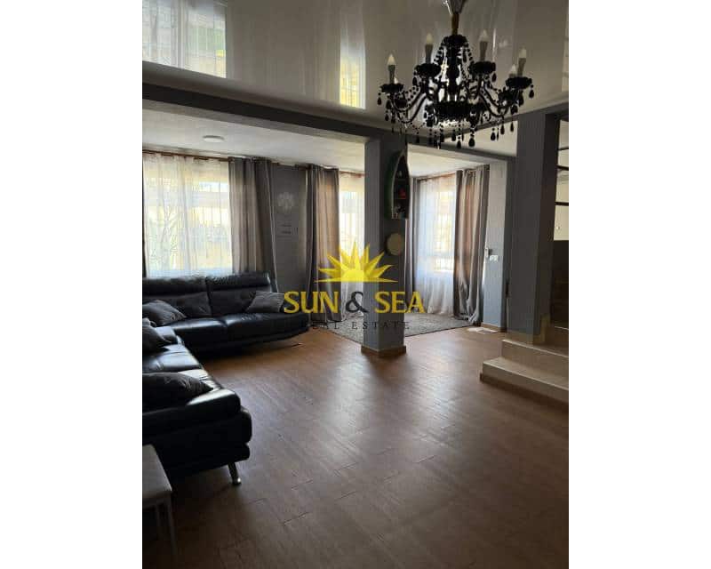 5 slaapkamer Villa te huur in La Mata met garage - € 1.600 (Ref: 9414538)