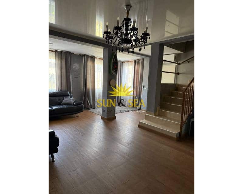 5 slaapkamer Villa te huur in La Mata met garage - € 1.600 (Ref: 9414538)