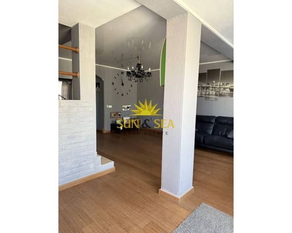 5 slaapkamer Villa te huur in La Mata, Torrevieja met garage - € 1.600 (Ref: 9414538)