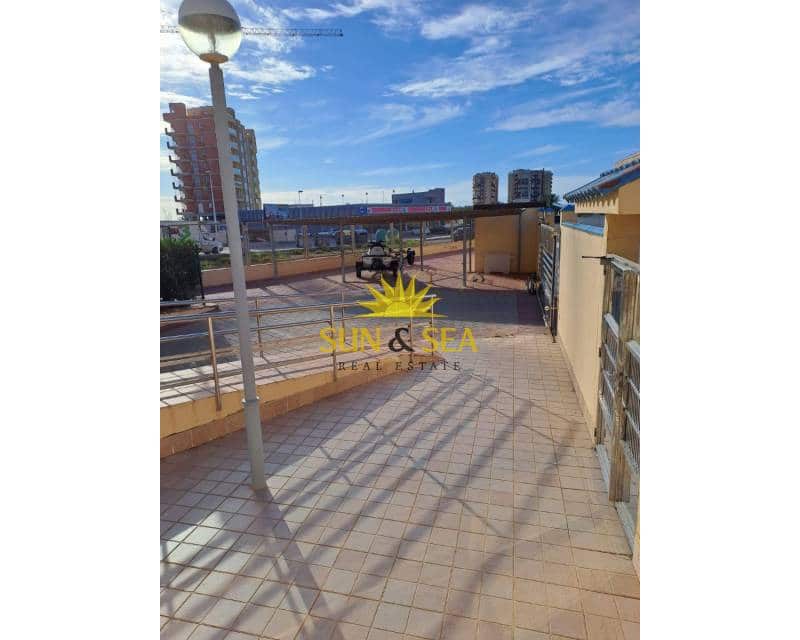 1 sovrum Lägenhet att hyra i La Manga del Mar Menor med pool - 700 € (Ref: 9414539)