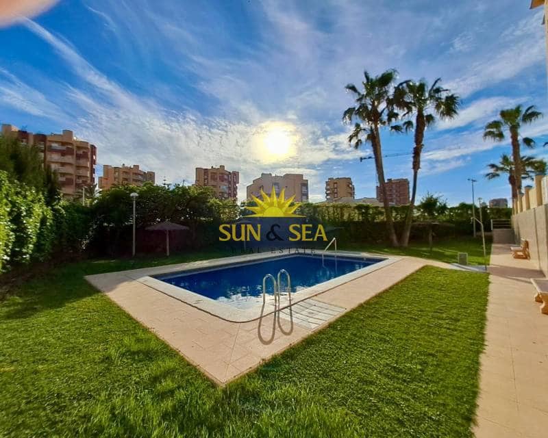 1 sovrum Lägenhet att hyra i La Manga del Mar Menor med pool - 700 € (Ref: 9414539)