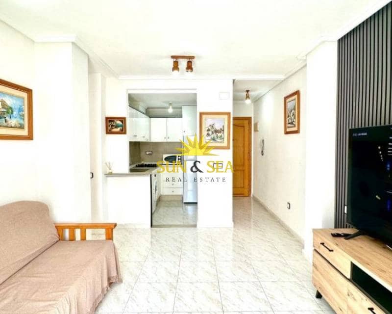 2 bedroom Apartment for sale in Torrevieja - € 150,000 (Ref: 9420516)