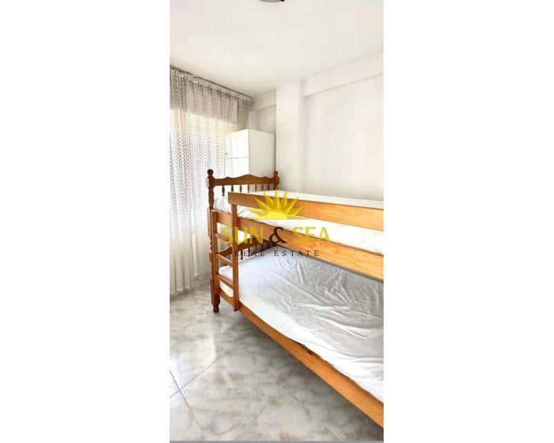 Apartamento de 3 habitaciones en Torrevieja en venta con piscina - 180.000 € (Ref: 9421711)