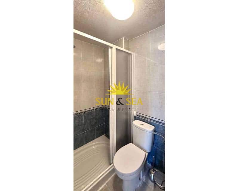 Apartamento de 3 habitaciones en Torrevieja en venta con piscina - 180.000 € (Ref: 9421711)