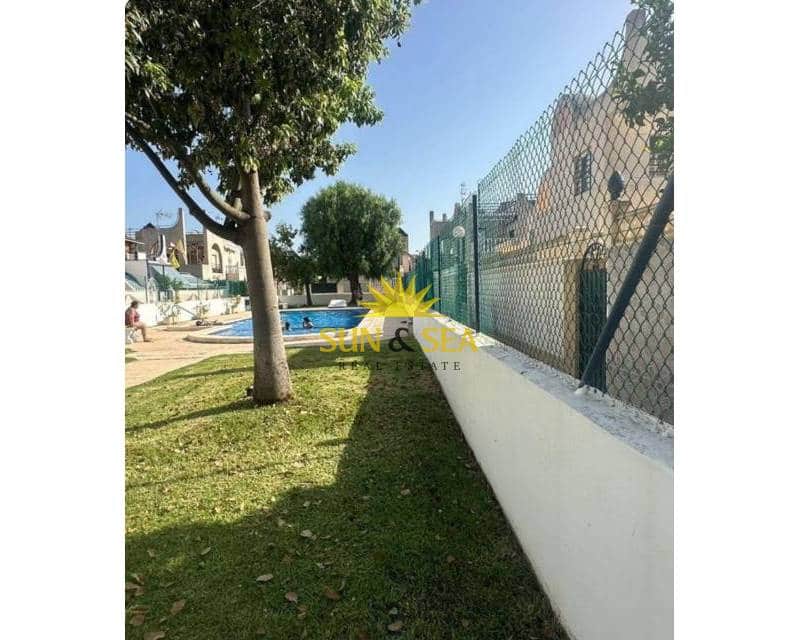 Apartamento de 3 habitaciones en Torrevieja en venta con piscina - 180.000 € (Ref: 9421711)
